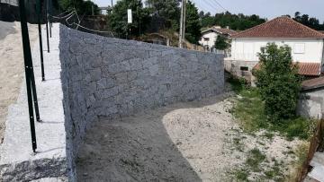 Câmara Municipal da Póvoa de Lanhoso recupera muros de suporte que aluíram com as tempestades de último inverno