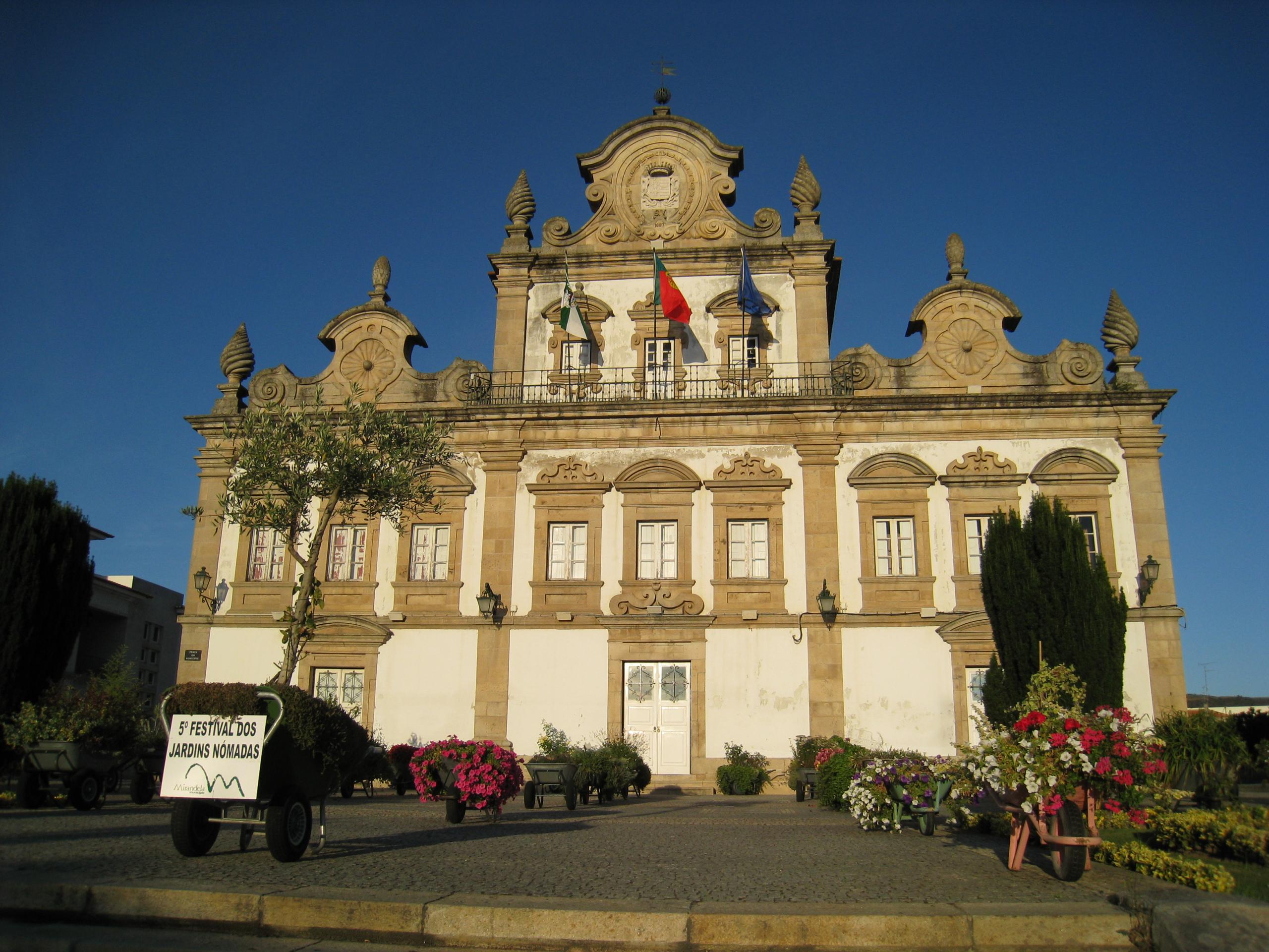 Câmara de Mirandela decreta três dias de luto pela morte de seis idosos em incêndio num lar