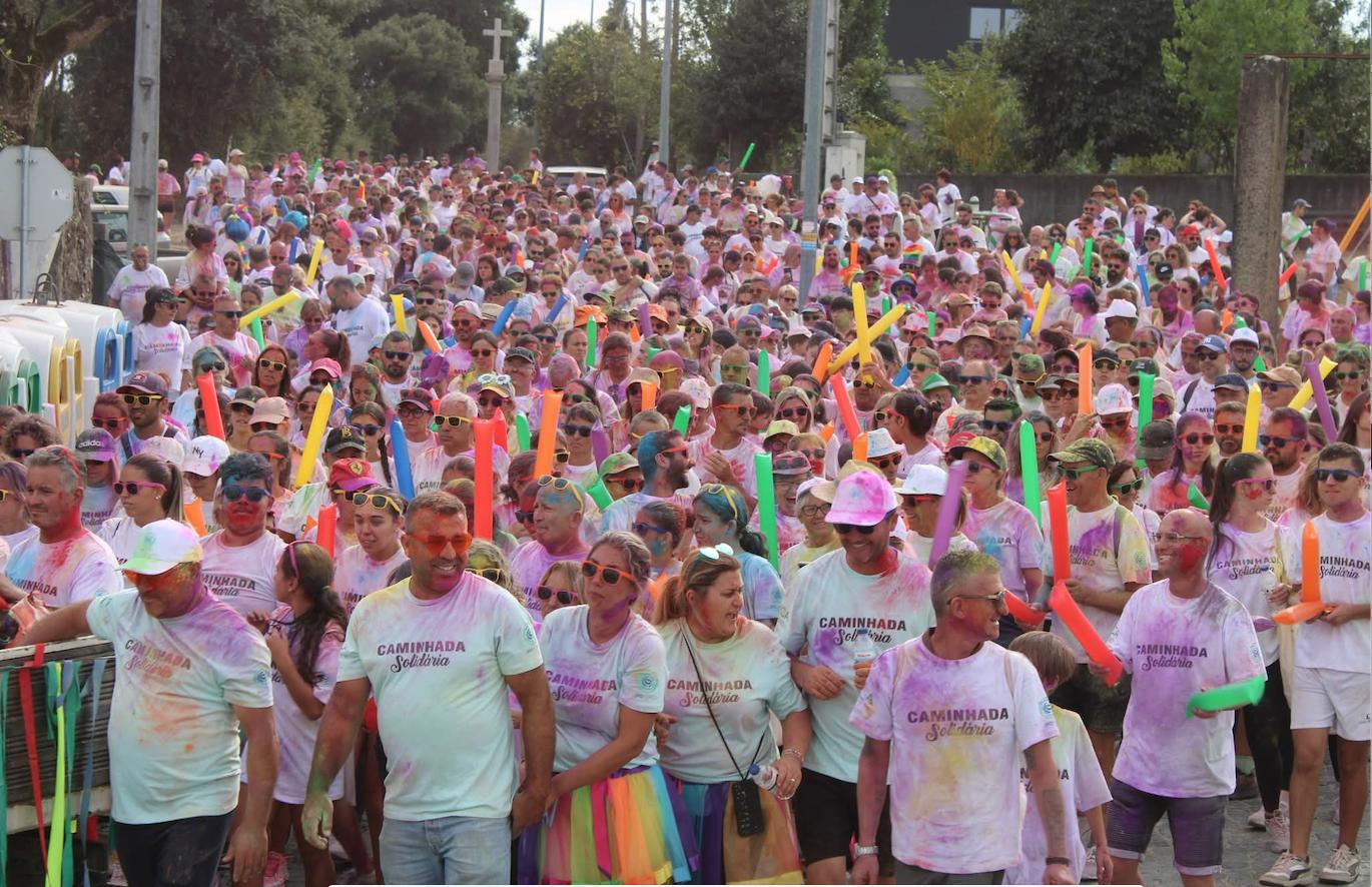 Caminhada colorida solidária em Cabanelas angaria mais de 12 mil euros para apoiar doentes oncológicos