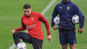 Benfica tenta manter sonho de 'mínimos', SC Braga com ambição maior