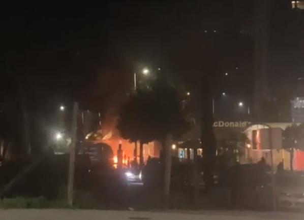 Carro arde no McDonald’s de Gualtar, em Braga
