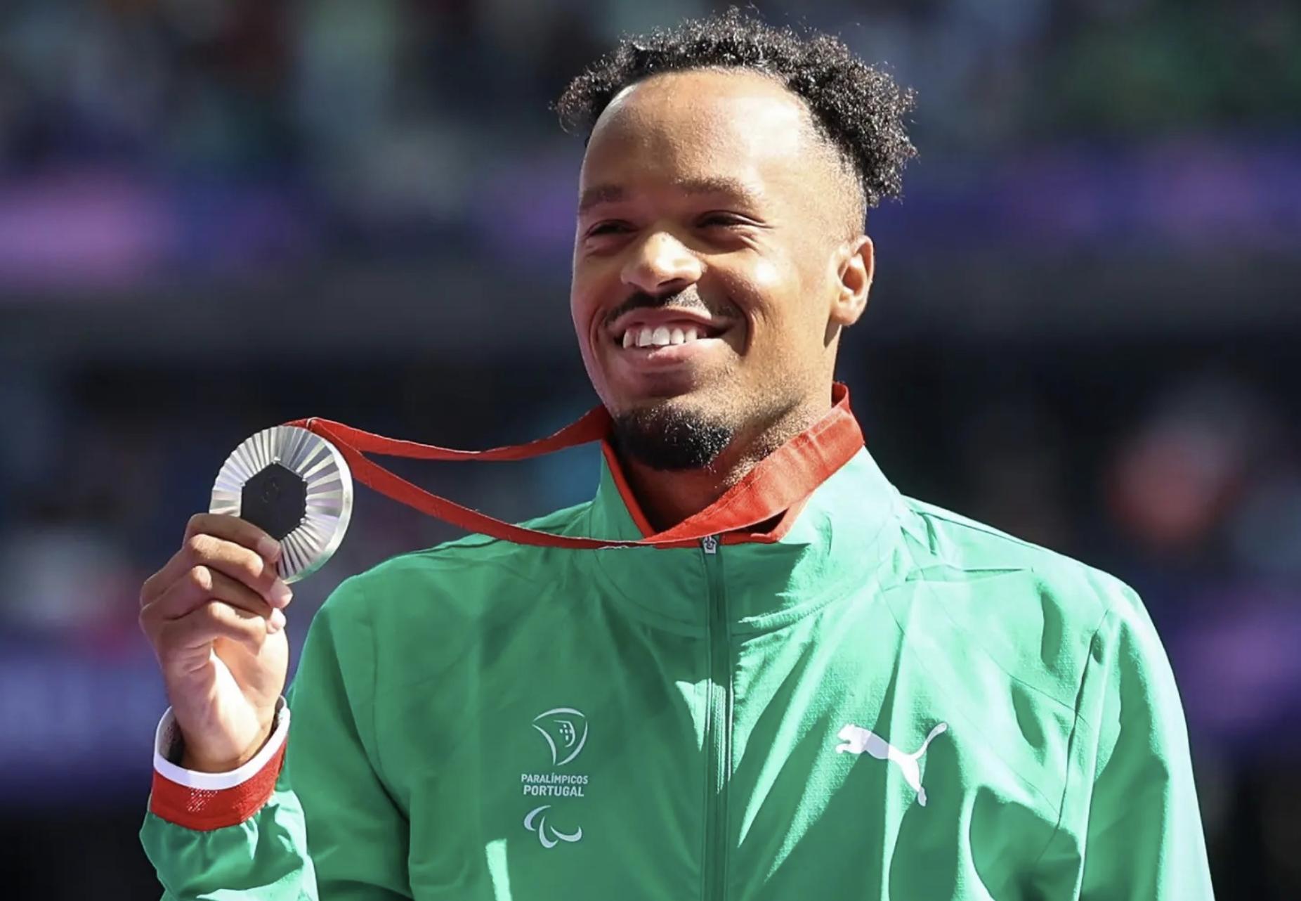 Sandro Baessa dá quinta medalha a Portugal com prata nos 1.500 metros