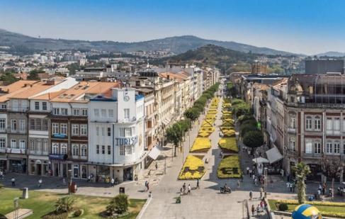 Jovem que desapareceu hoje em Braga já foi localizado e encontra-se bem