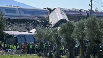 Número de mortos em acidente ferroviário em Espanha subiu para 64