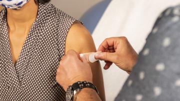Associação diz que há centros de saúde com 'stock' muito reduzido ou nulo de vacinas da gripe