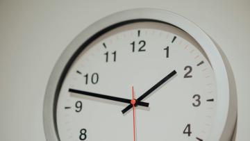 Relógios atrasam uma hora na próxima madrugada