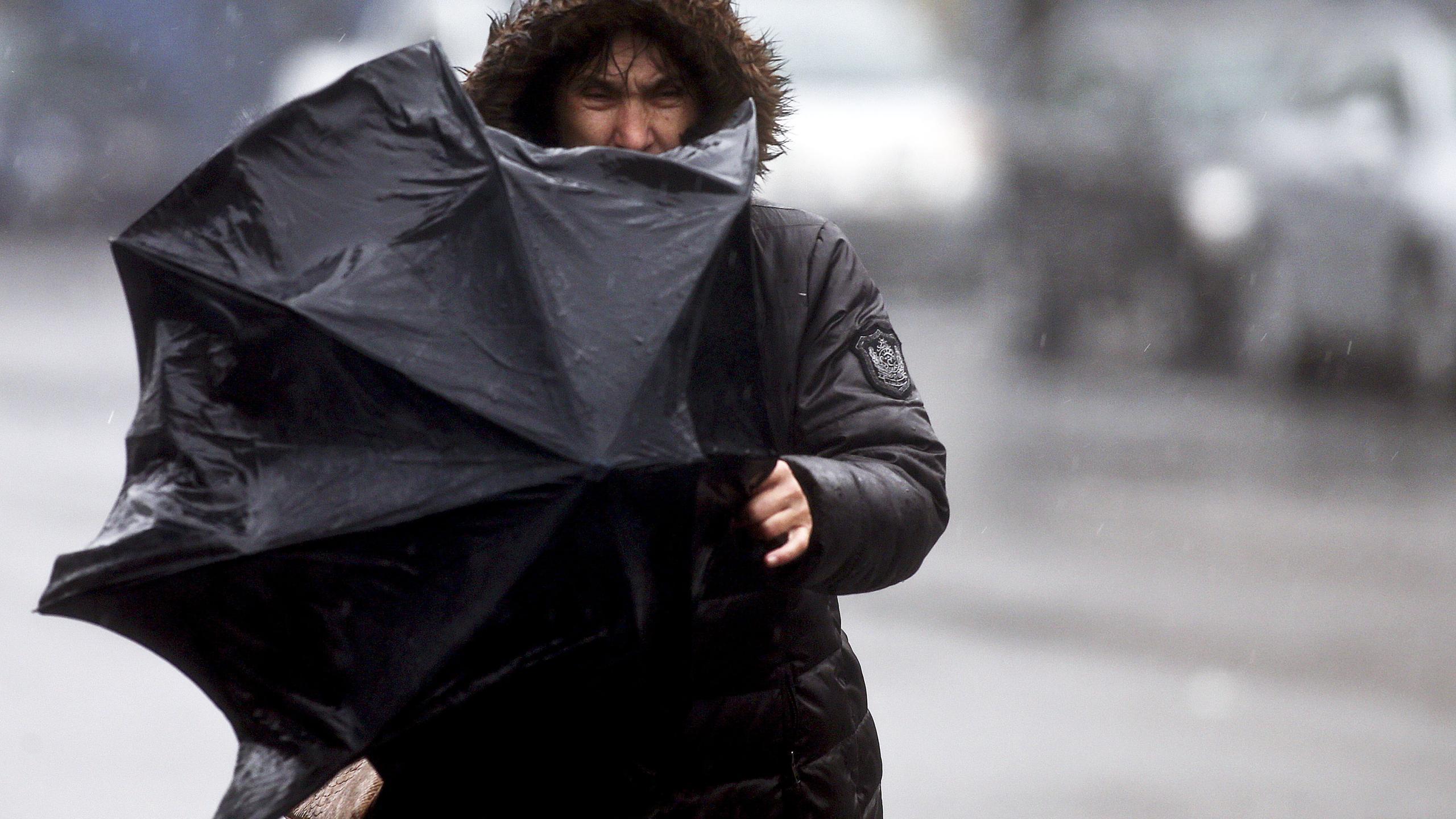 Chuva e descida da temperatura marcam o dia este sábado