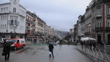 Semana com chuva e aguaceiros interrompidos na véspera de Natal por céu pouco nublado