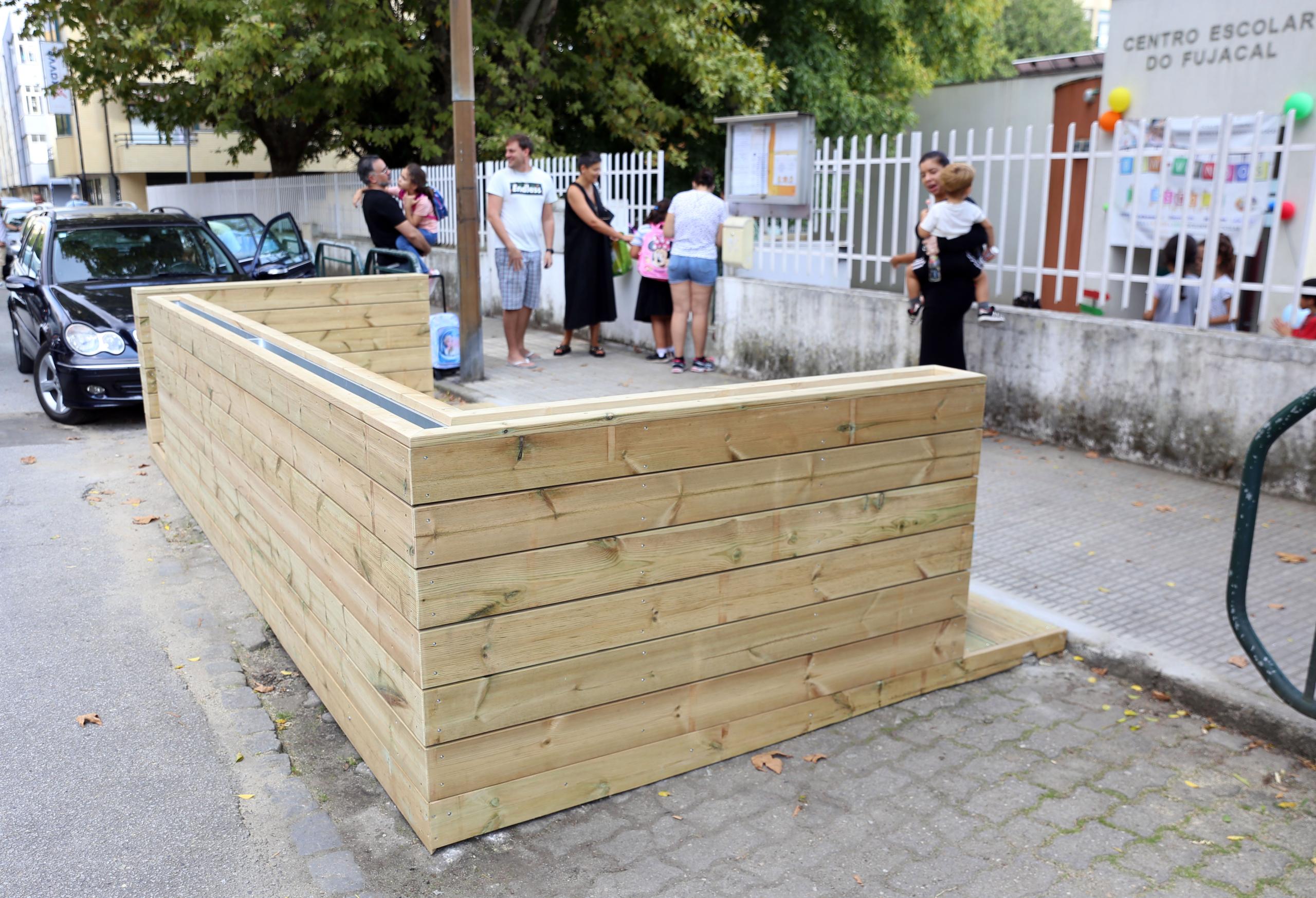 Câmara de Braga instala ‘Parklet’ junto à EB1 do Fujacal
