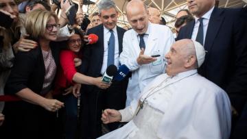 Papa Francisco já deixou o Hospital Gemelli