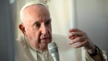 Papa anula viagem ao Dubai, por conselho médico