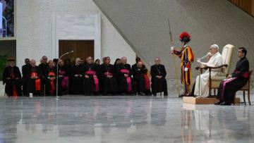 Vaticano junta cardeais católicos de todo o mundo, à espera das diretivas de Leão XIV