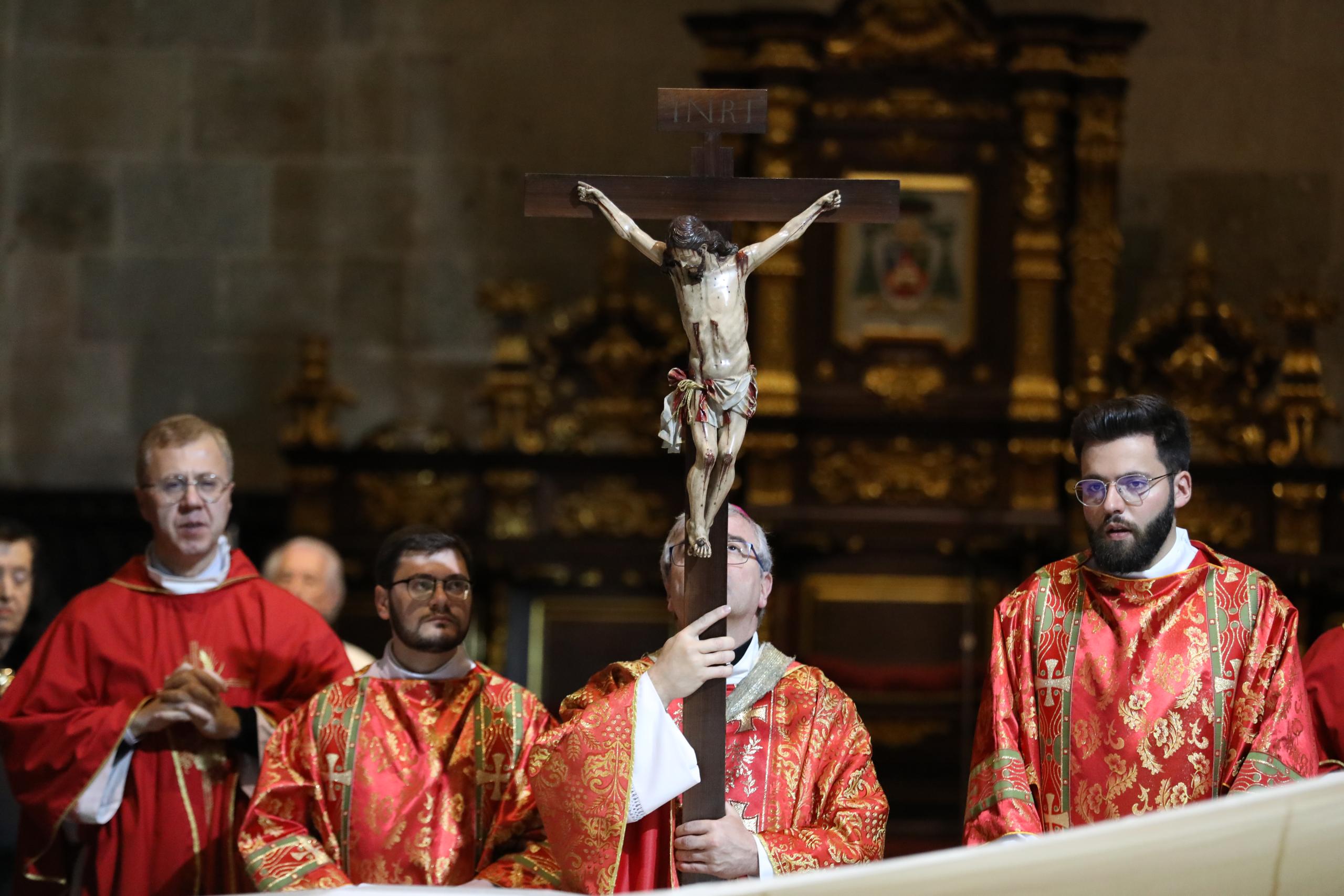 Eucaristia é «memorial sacramental do único sacrifício da Cruz»