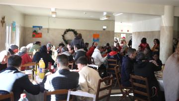 Esperança e sorrisos partilhados no almoço de Natal dos sem-abrigo