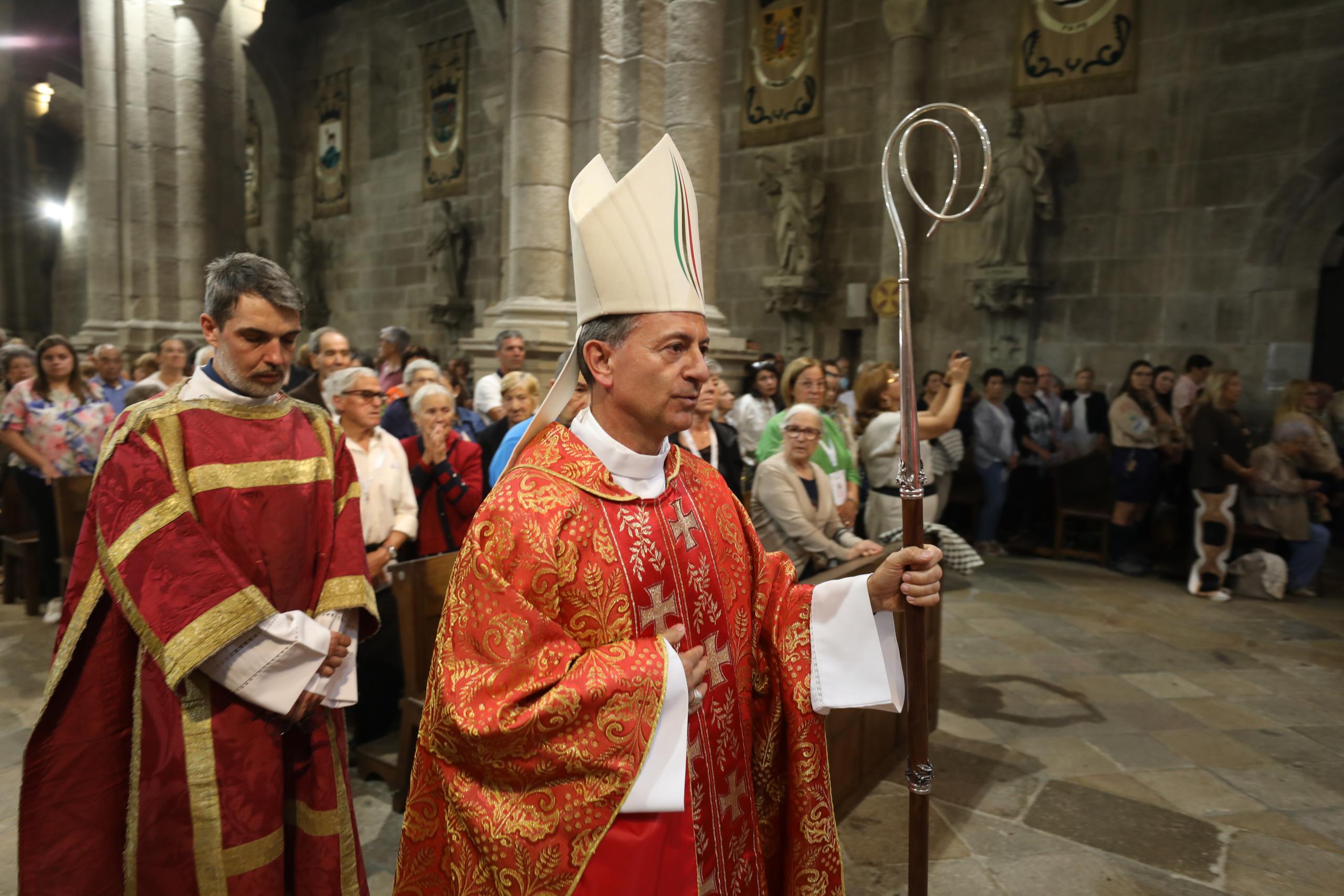 D. Delfim Gomes exorta peregrinos a levarem a cruz de Cristo a todos