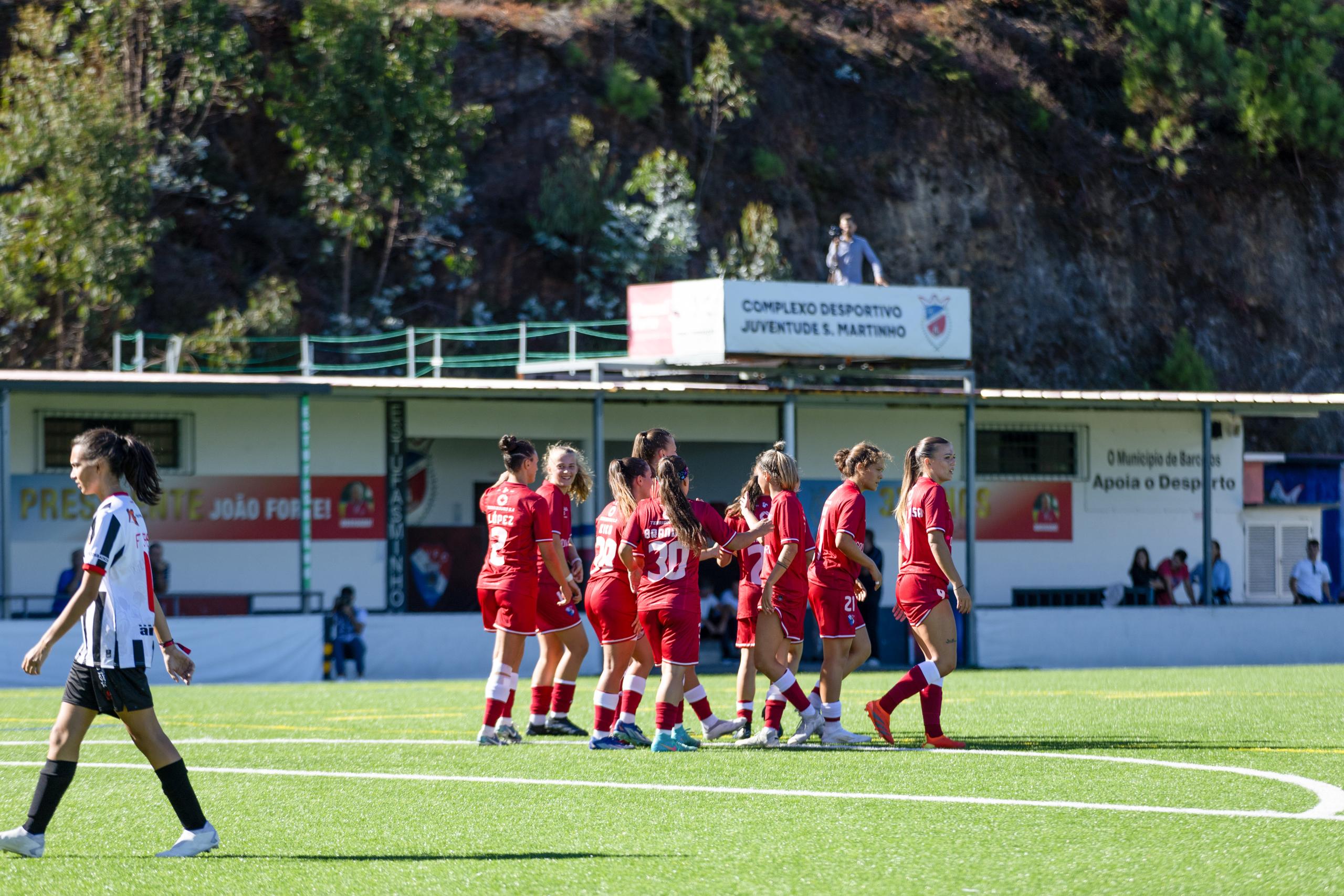Equipa feminina do Gil Vicente goleou Varzim na apresentação aos sócios
