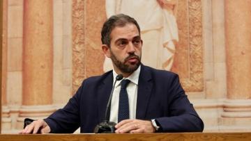 OE2024: “Não acho que pagar 2 euros por mês” com aumento do IUC “seja tão chocante” – ministro