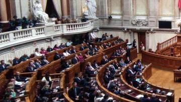 IL acusa Governo de “fazer igual ao PS” na redução do IRS e Bloco fala em embuste