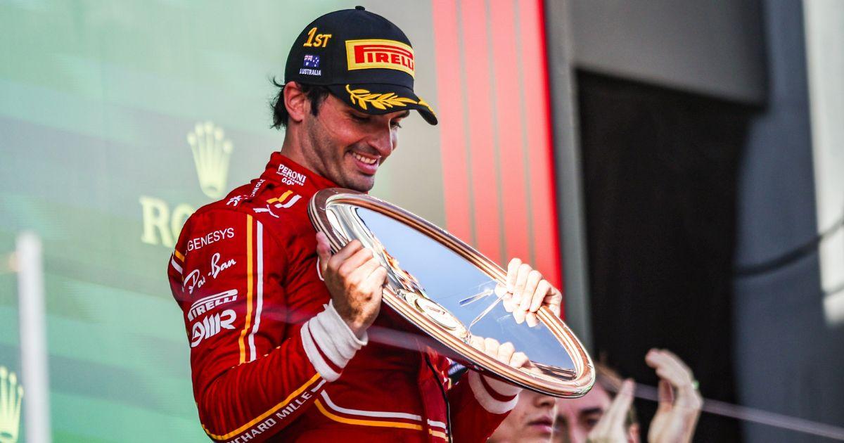 Carlos Sainz vence GP da Austrália azarado para Verstappen