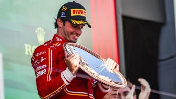 Carlos Sainz vence GP da Austrália azarado para Verstappen