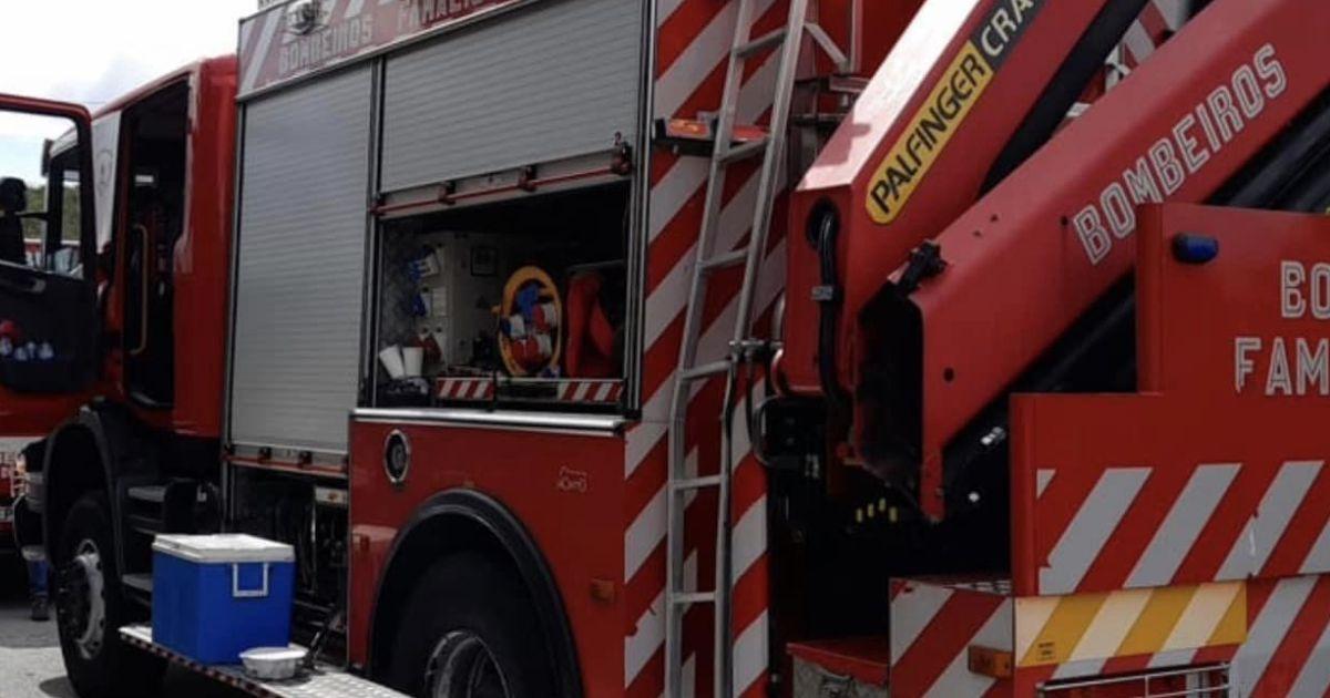 Incêndio no exterior de empresa na Trofa mobiliza cerca de 50 operacionais