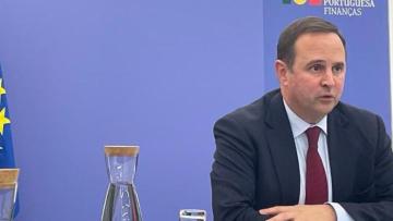 Deputados ouvem hoje ex-ministro Fernando Medina sobre redução da dívida