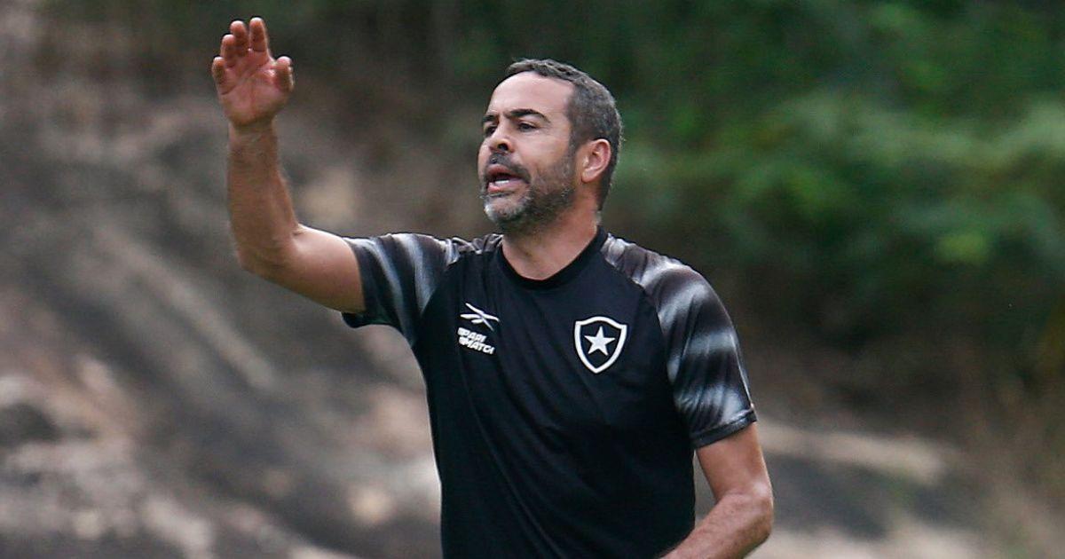 Artur Jorge estreia hoje pelo Botafogo
