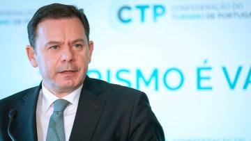 Montenegro defende que Saúde está “à frente de qualquer preocupação ideológica”