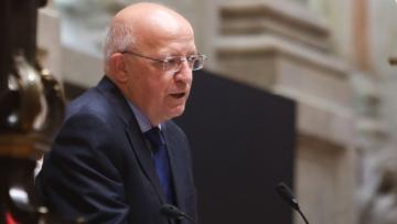 Santos Silva defende entendimentos entre PS e PSD em áreas como a Justiça