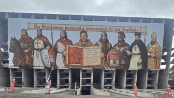 Fachada exterior do Estádio Municipal de Braga já tem 'Muralha da Liberdade'
