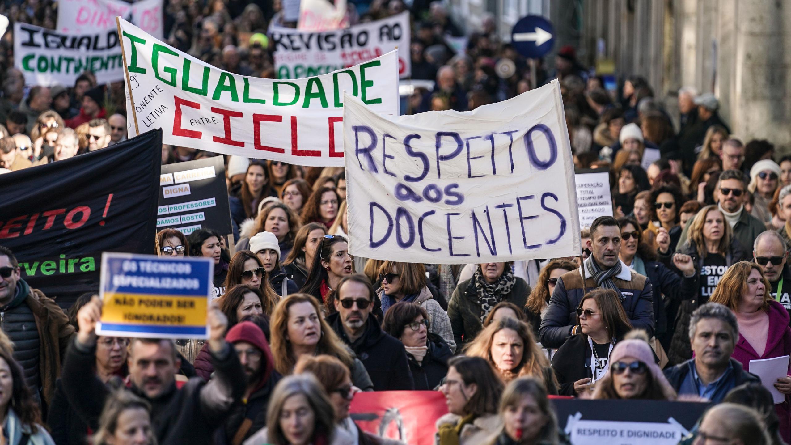 Sindicatos de professores marcam greve para 15 e 20 de junho às provas de aferição