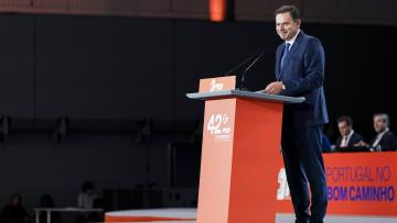 Montenegro traça linha de demarcação face a executivos PS e diz estar a fazer a diferença