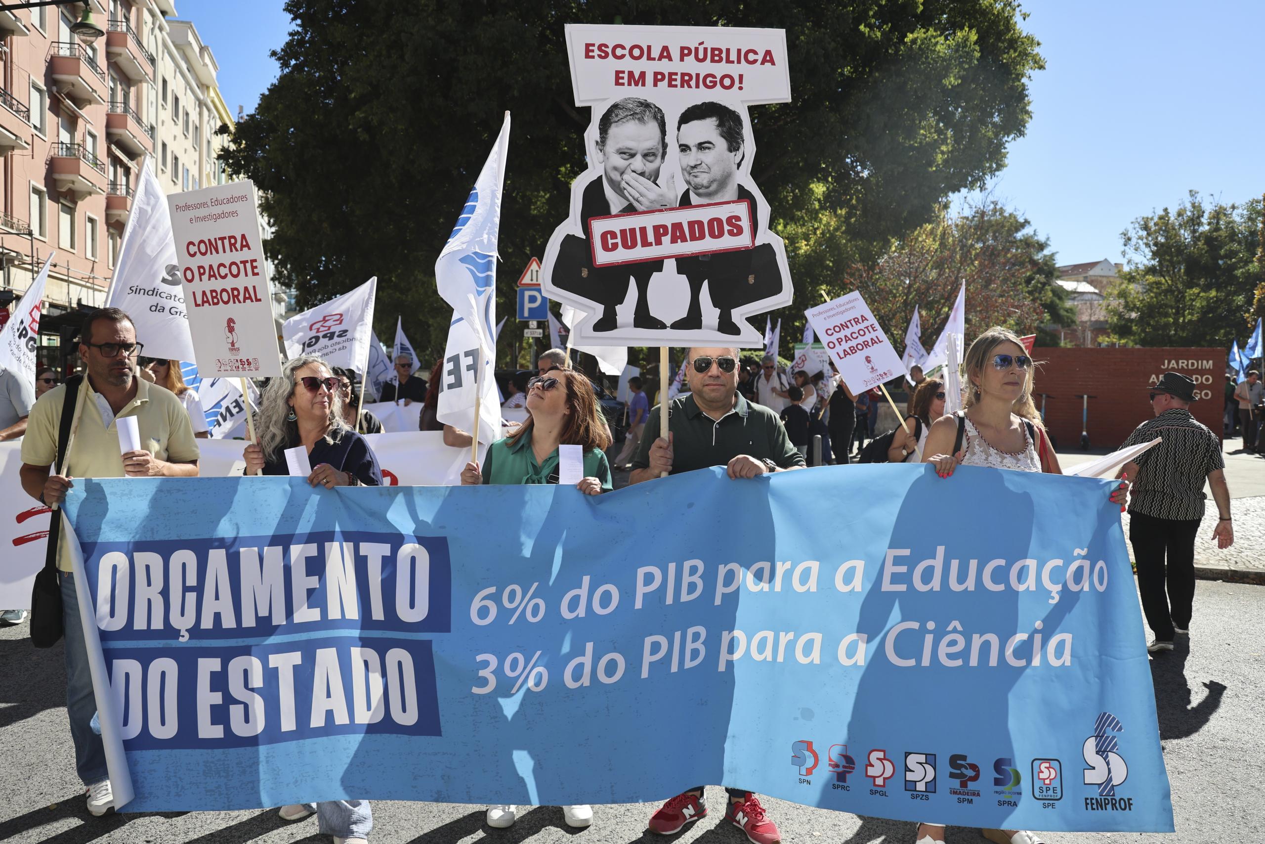 Professores em manifestação em Lisboa para reclamar valorização urgente da carreira