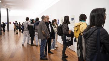Bienal de Ilustração abre com espetáculo que junta música e desenho ao vivo