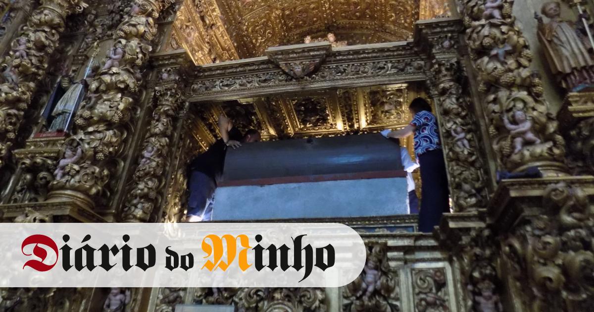 В Бразе впервые за столетие открыли гробницу архиепископа Сан-Жералду