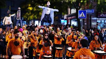 Entrudo da Rusga de S. Vicente desfila pelo centro da cidade na noite de 3 de março