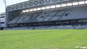 Quatro candidatos às eleições do Vitória SC entregam listas