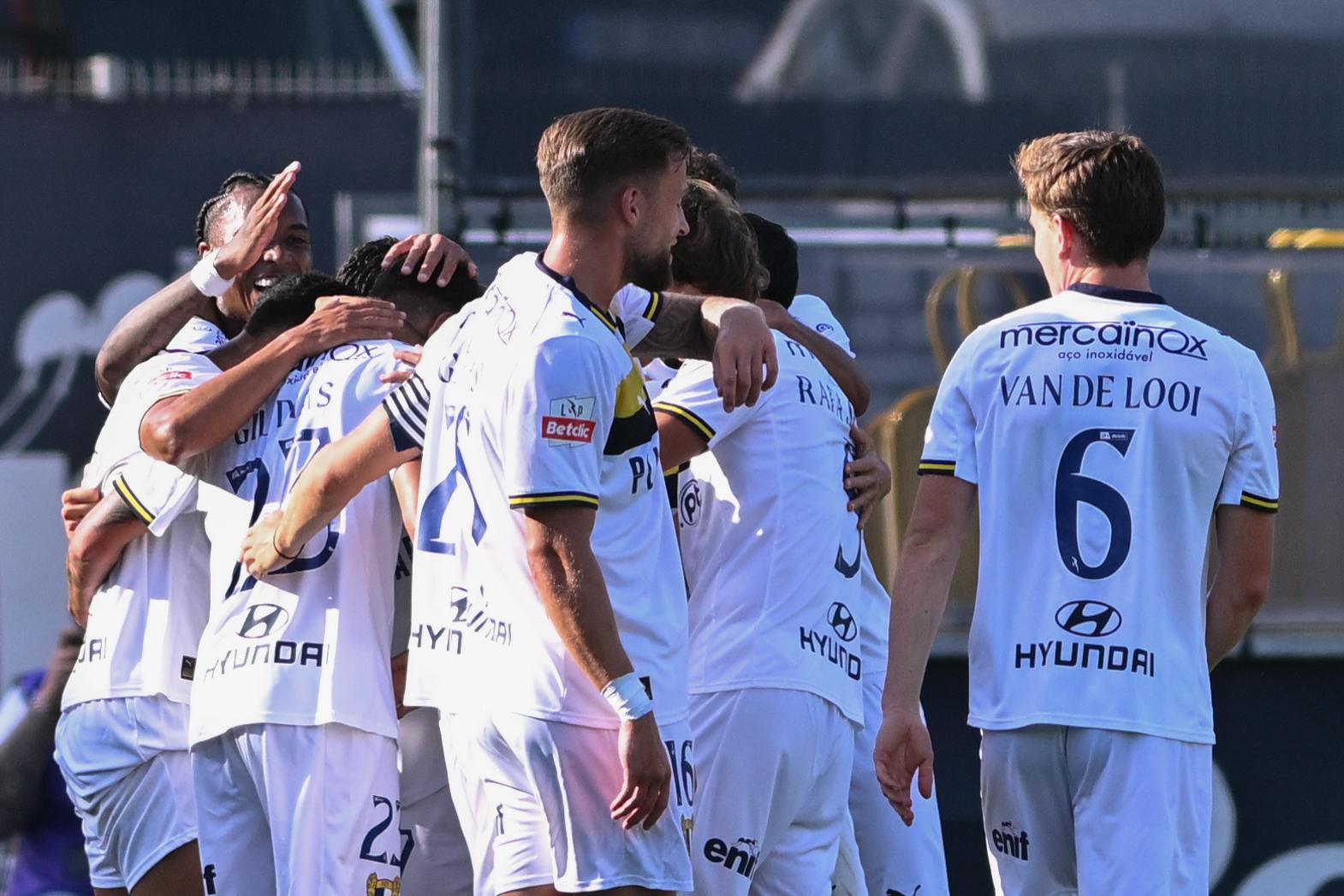 Famalicão vence Vitória SC e sobe ao quinto lugar