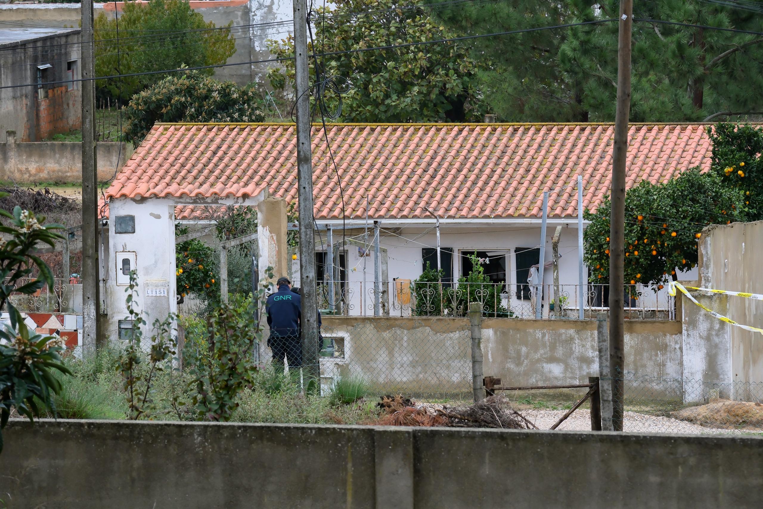 Casal de idosos morre em habitação inundada em Fernão Ferro