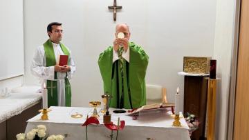 Papa celebra missa no hospital e agradece aos profissionais de saúde