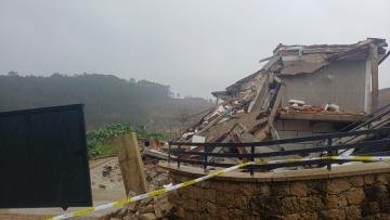 Deslizamento de encosta em Cabeceiras de Basto faz ruir casa e fecha ecopista