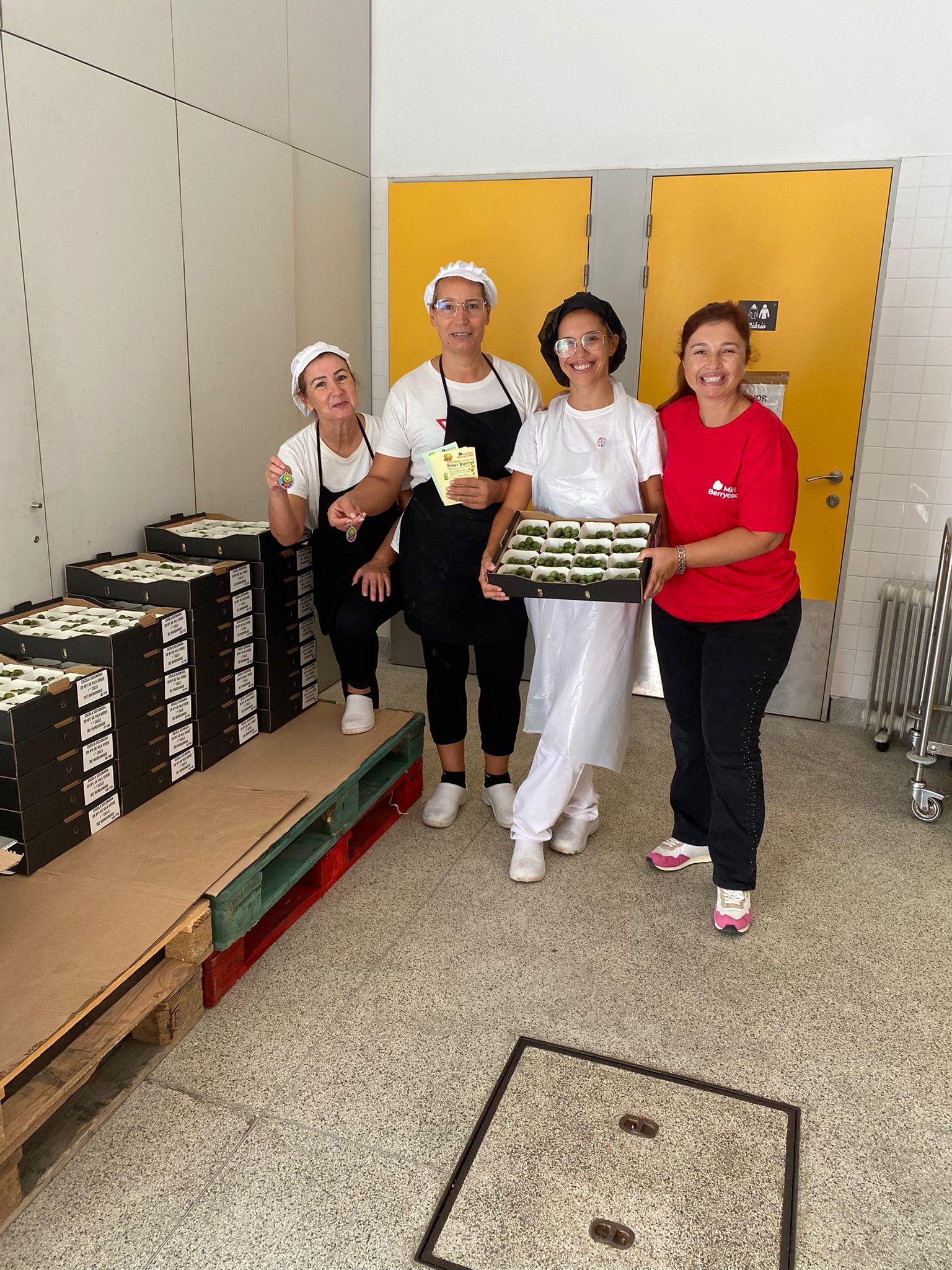 Cooperativa de Vila Verde distribui mini-kiwis a crianças do concelho