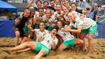 Seleção feminina de futebol de praia conquista bronze