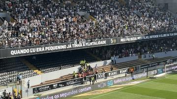Adepto cai da bancada em Guimarães e jogo com Vizela é interrompido