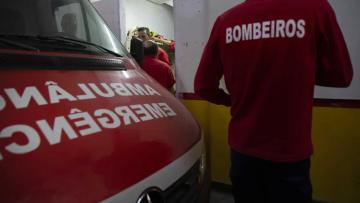 Incêndio urbano em Gaia com um ferido por inalação de fumo
