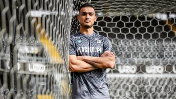 Guarda-redes Charles renova com Vitória SC até 2027