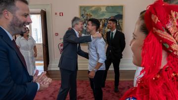 Presidente da Câmara recebe Iúri Leitão após conquista da medalha de ouro de omnium no Mundial de Ciclismo de pista