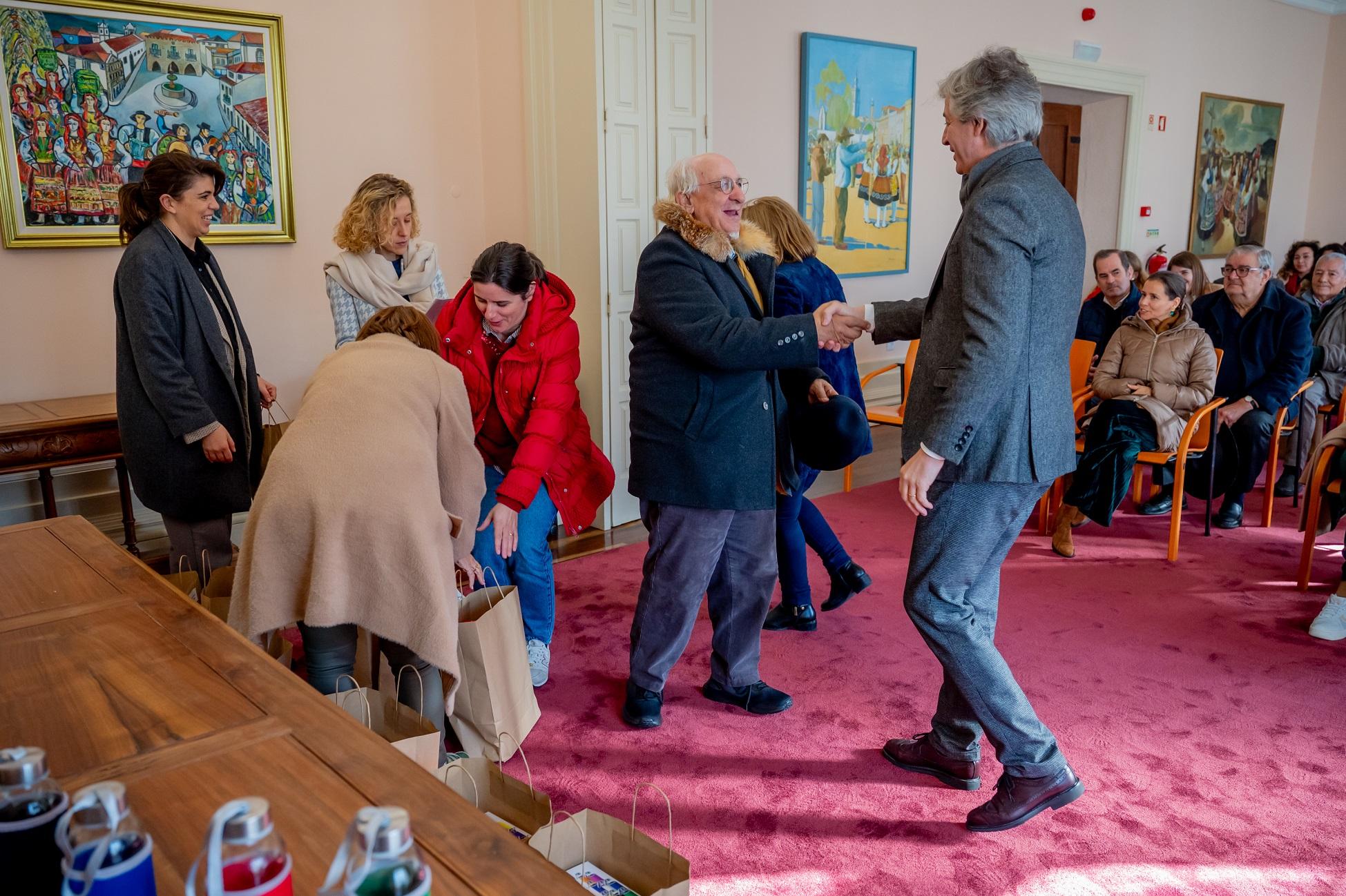 Câmara Municipal entrega lembranças de Natal a 2.000 utentes de instituições sociais