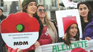 Mulheres manifestam-se hoje em várias cidades por igualdade, dignidade e salários