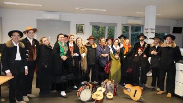 Grupo Folclórico Dr. Gonçalo Sampaio cantou os Reis no Diário do Minho